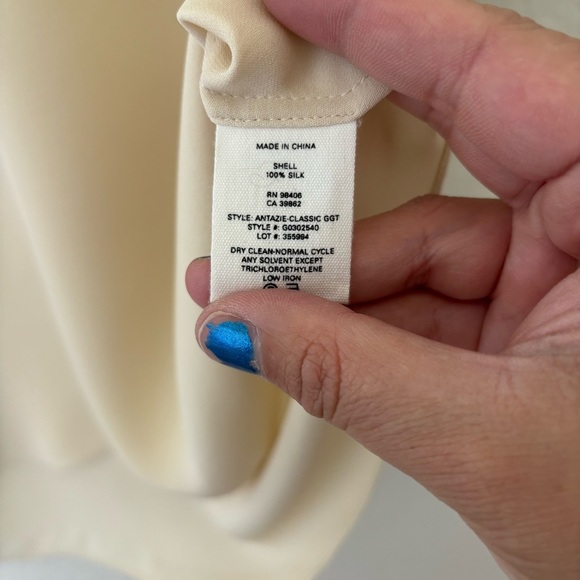 Theory Antazie Summer Silk Ivory Off White Short Sleeve Split Neck Blouse Size M - Picture 8 of 8